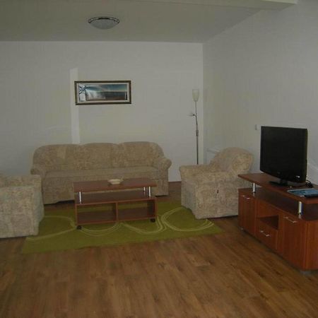 Bazeni Baikal Hotel Topola Buitenkant foto