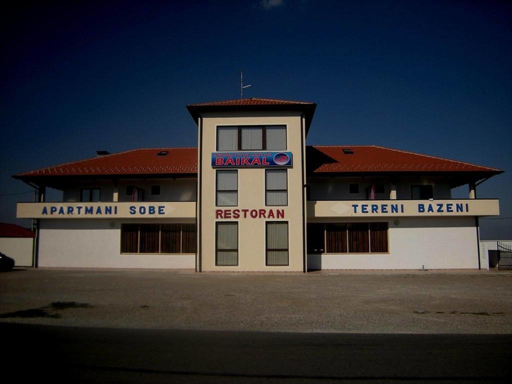 Bazeni Baikal Hotel Topola Buitenkant foto