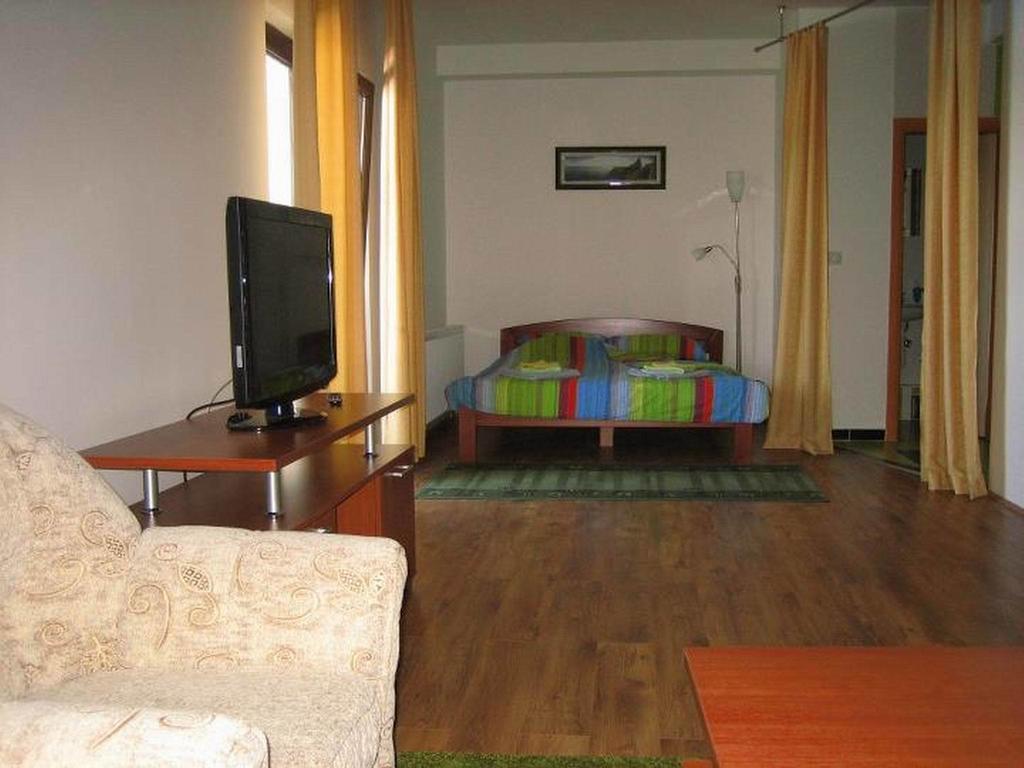 Bazeni Baikal Hotel Topola Buitenkant foto