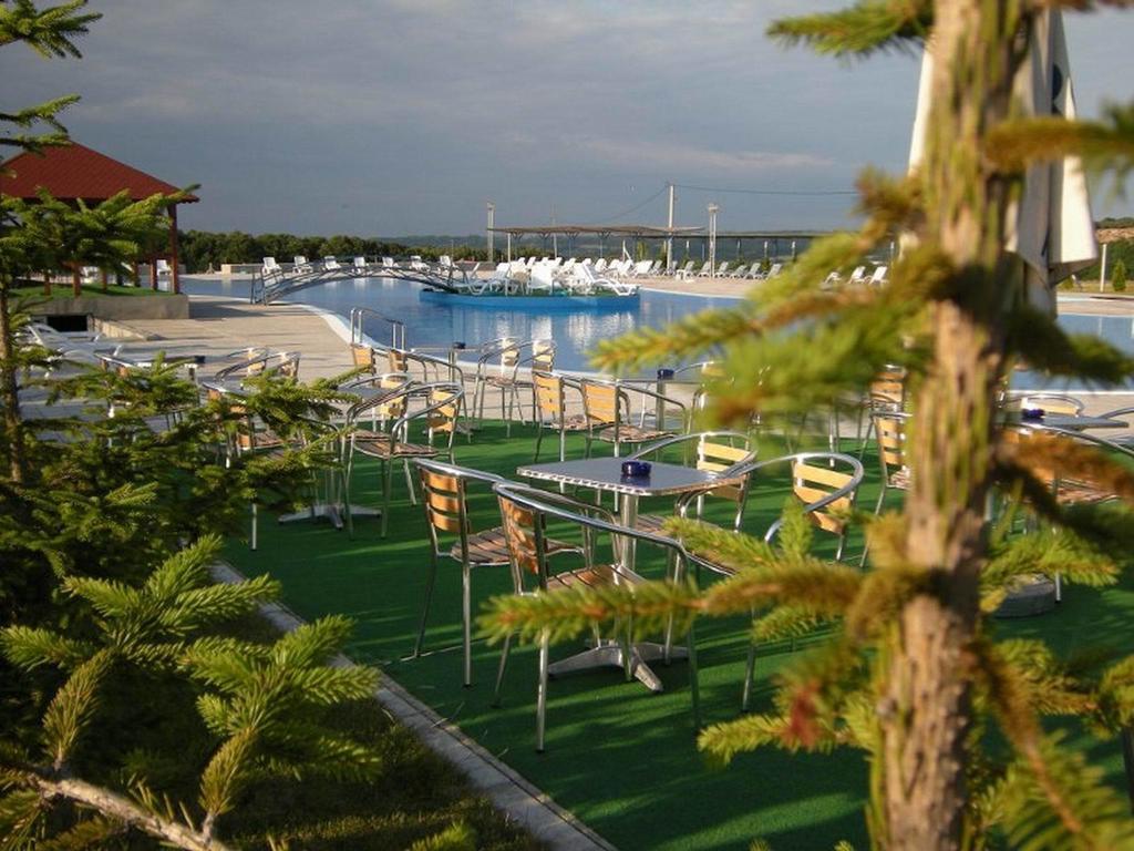 Bazeni Baikal Hotel Topola Buitenkant foto