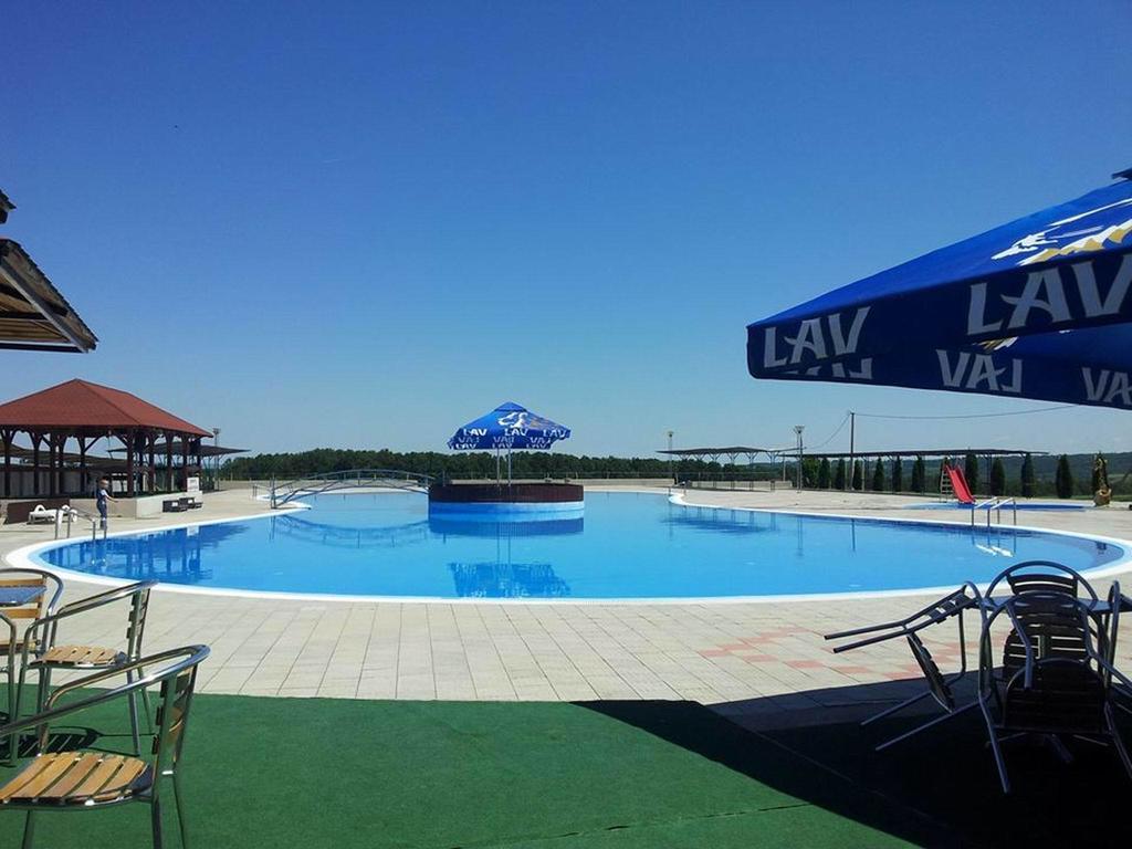 Bazeni Baikal Hotel Topola Buitenkant foto